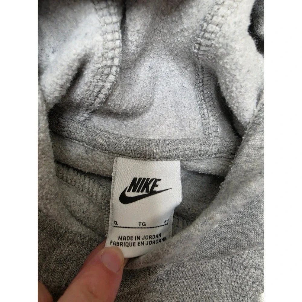 Nike sportswear club